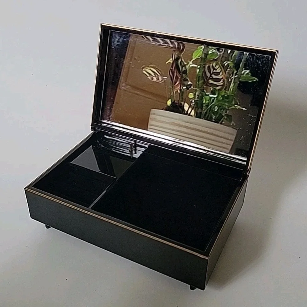 Otagirl‎ Vintage 80s Lacquard Rectangular Musical Jewelry Box Moonlight Sonata